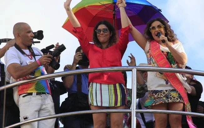 Daniela Mercury afirma o quão divertido é ser gay