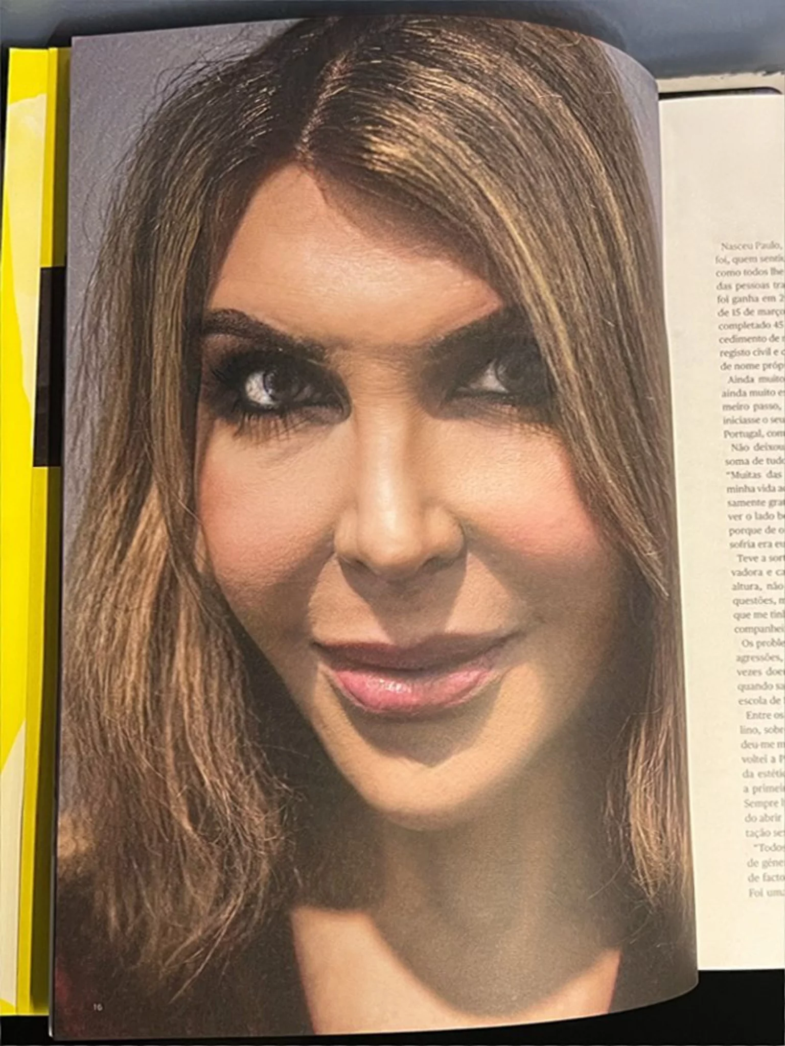 Rosto da Kiki Pais de Sousa na revista "Humanista" da Amnistia Internacional