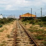 Comboio Transpraia que levava os nudistas à Praia 19 na Costa de Caparica